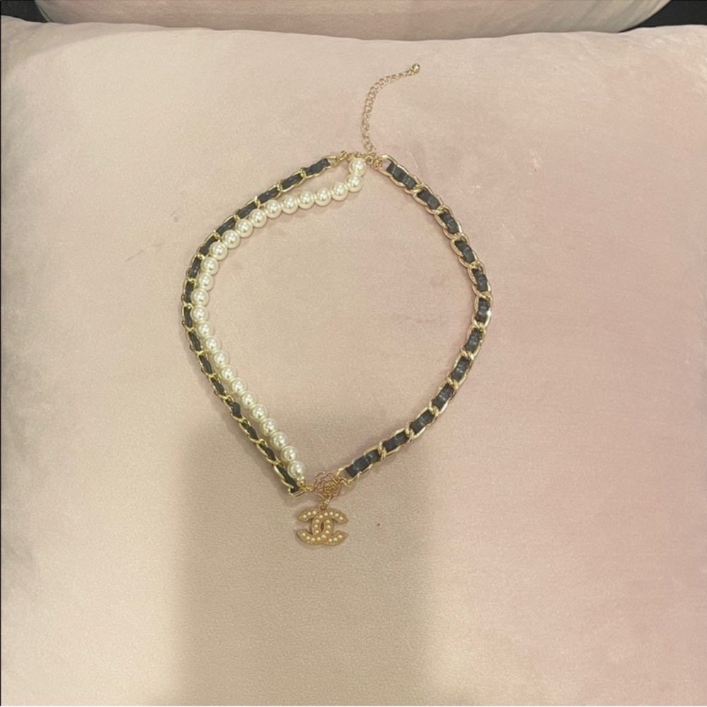 Chanel Gold and Black Link Chain Necklace with Pearl Accents - Picture 5 of 9